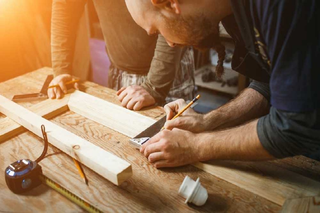 How to Start a Woodworking Business with Limited Funds - CareerLancer
