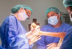 how much do orthopedic surgeons make