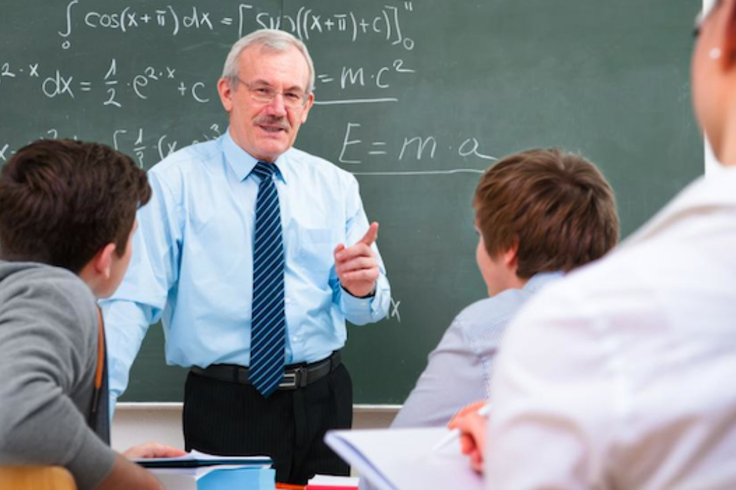How Much Do College Professors Make - CareerLancer